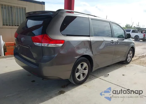 2011 Toyota Sienna Le V6 z USA, uszkodzony, nr VIN 5TDKK3DC6BS007396